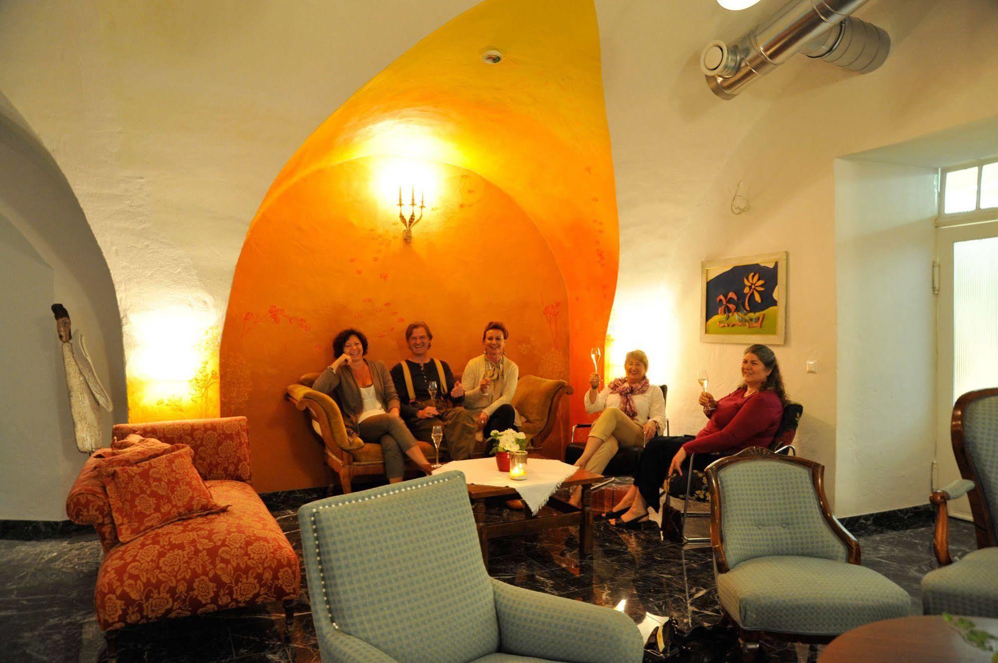 Erlebnis Post - Stadthotel Mit Eigenart Spittal an der Drau Exterior photo
